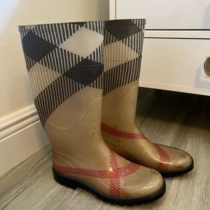 Burberry rain boots size 37 / 7